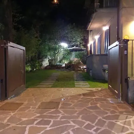 아파트 With Garden In *