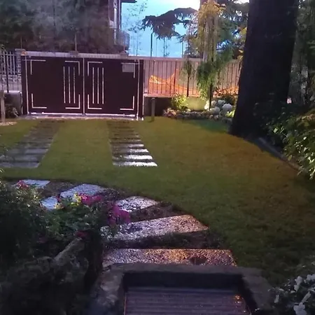 With Garden In Daire *